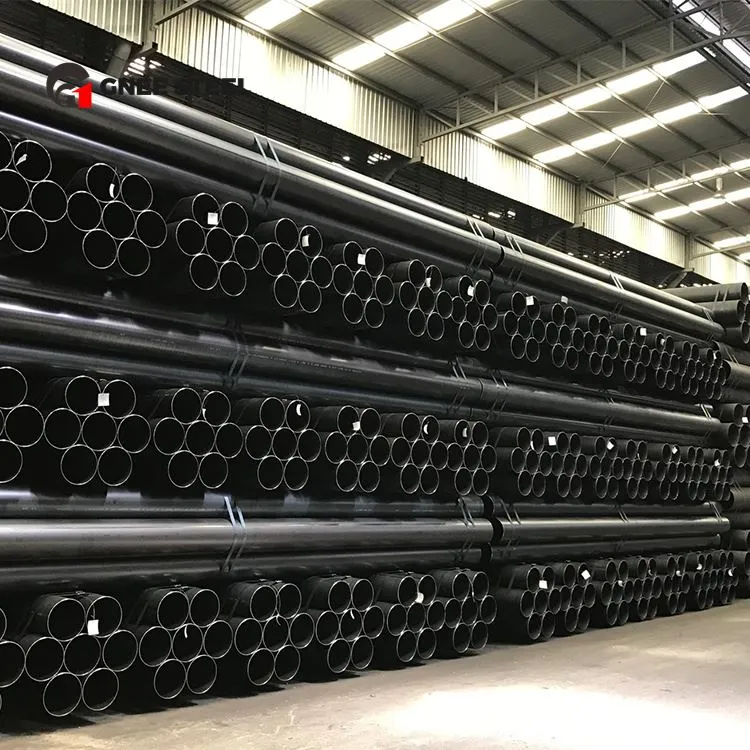 Czarna bezszwowa rura